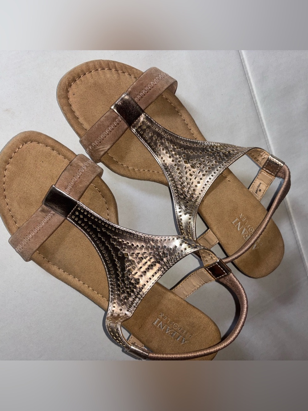Alfani Step N Flex Vacanza T-Strap Wedge Sandals Gold Size 8 NWT
